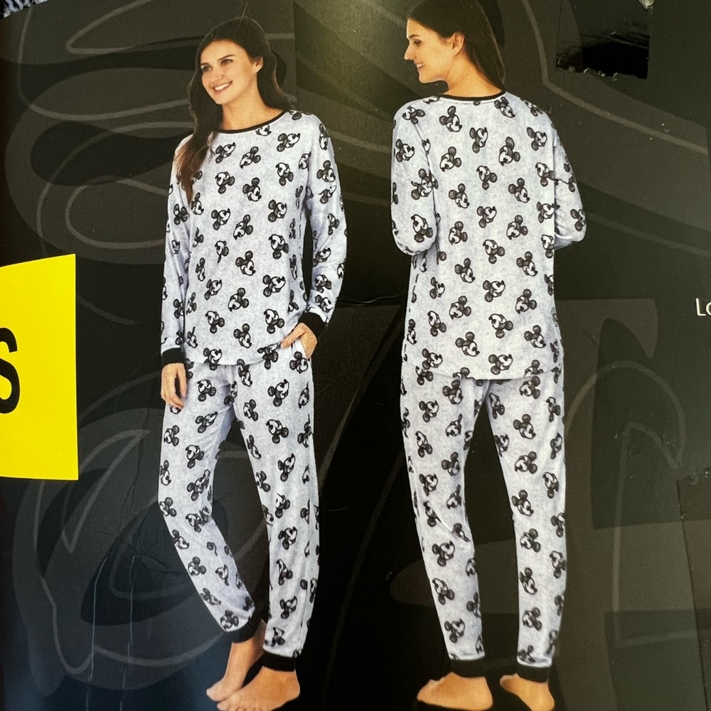 CLEARANCE Disney Micky Mouse Women’s PJs! 🐭 - Picture 2 of 9